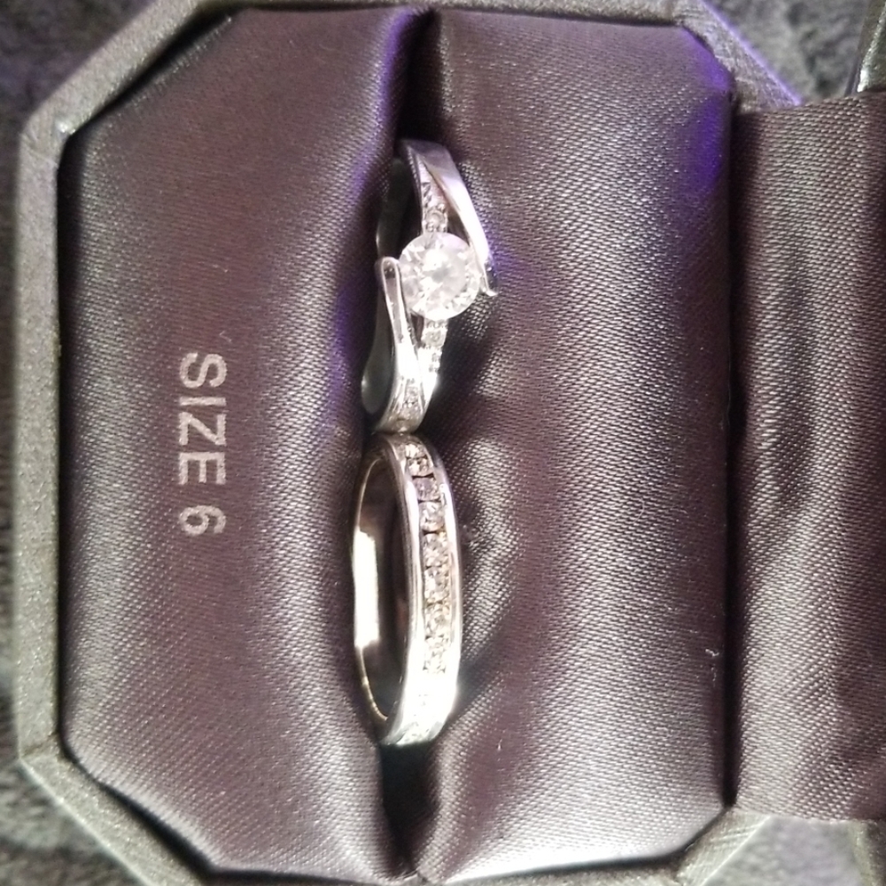 Matching ring set - Picture 2 of 5